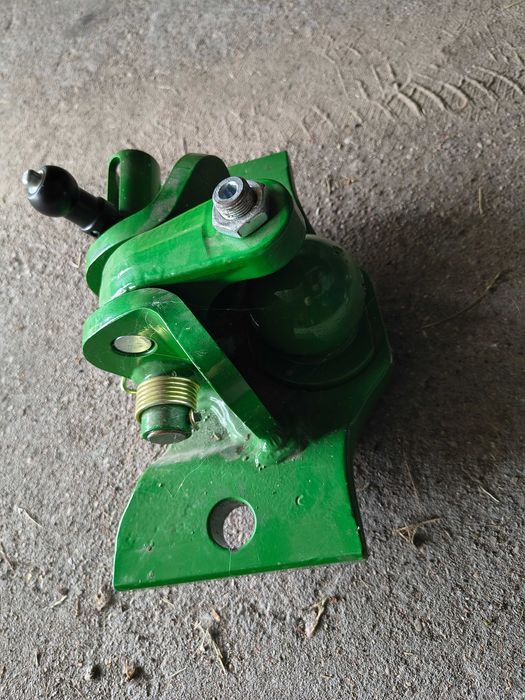 Zaczep kulowy K80 poziomy na szynę 330mm do ciągnika John Deere,