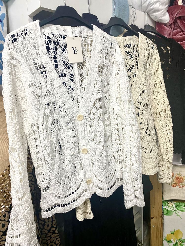 Casaco tricotado (branco, bege ou preto) - Novo