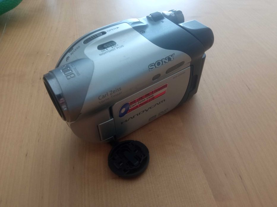 Camera Sony DCR-DVD105E e bateria para reparação