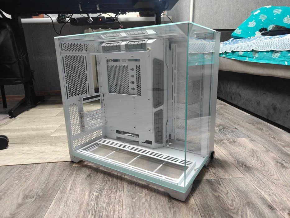Корпус Lian Li O11 Vision