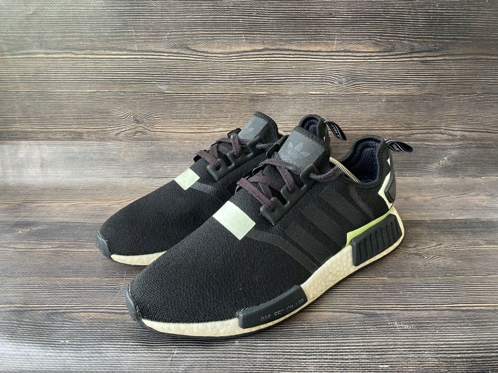 Кросівки Adidas NMD R1 44 2/3 р