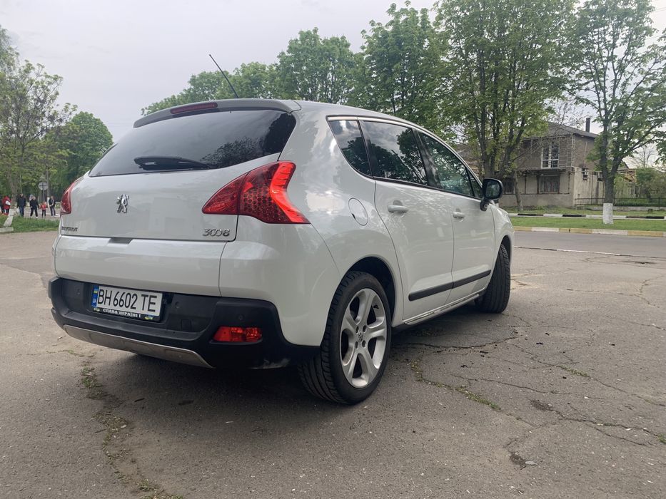 Продам прекрасне сімейне авто Пежо 3008