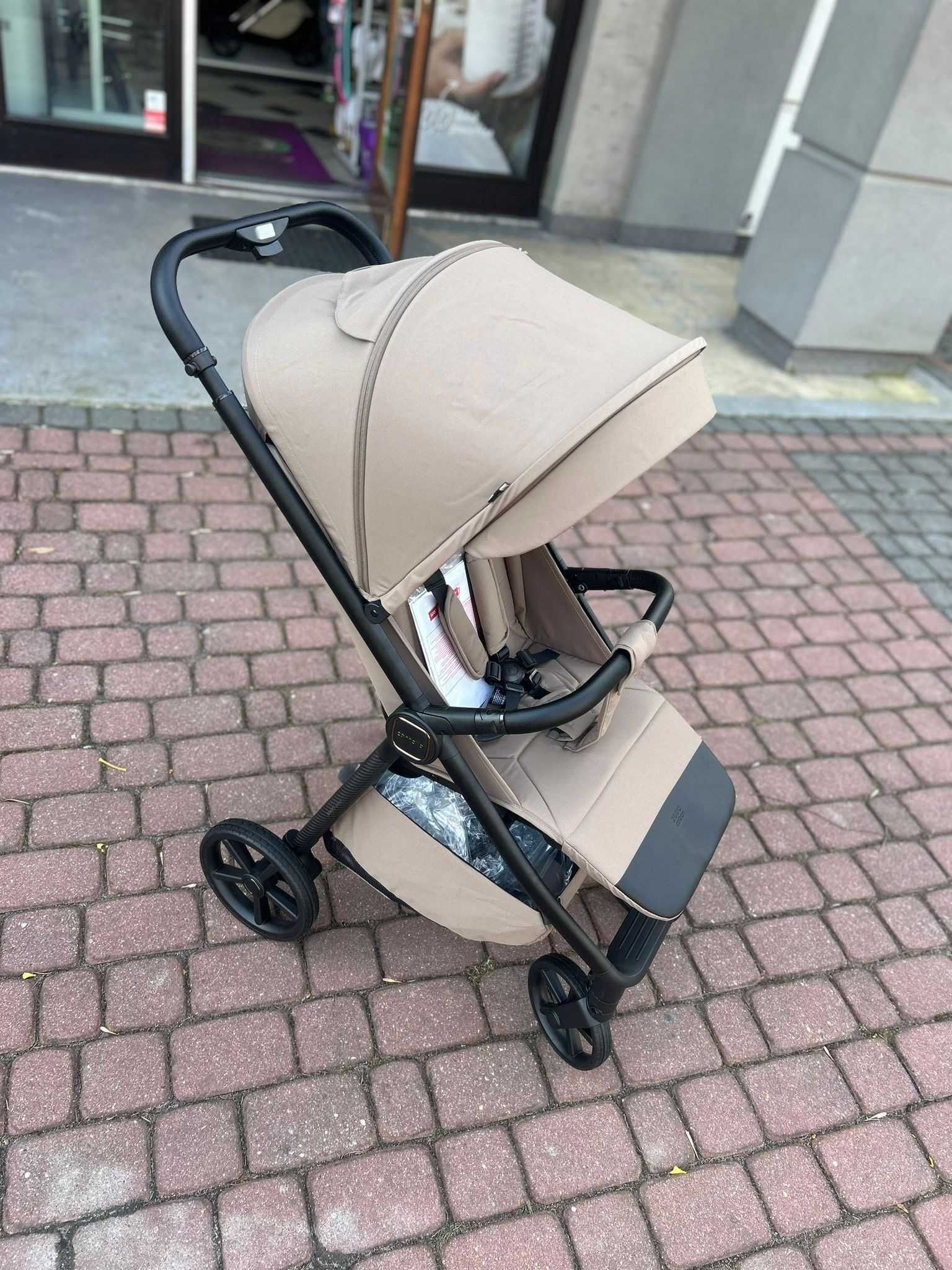 Wózek spacerowy Carrello Bravo Carbon