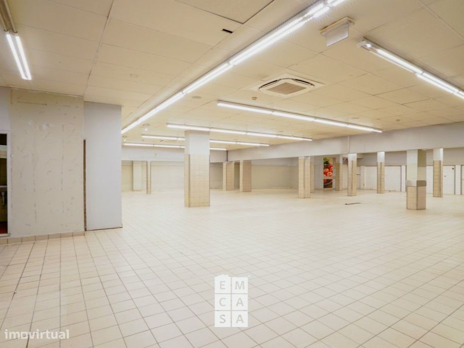 Loja para arrendamento com 499 m2 no coração da cidade