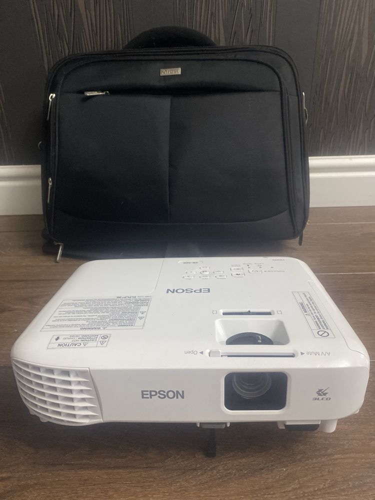 Projektor Epson EB-S05