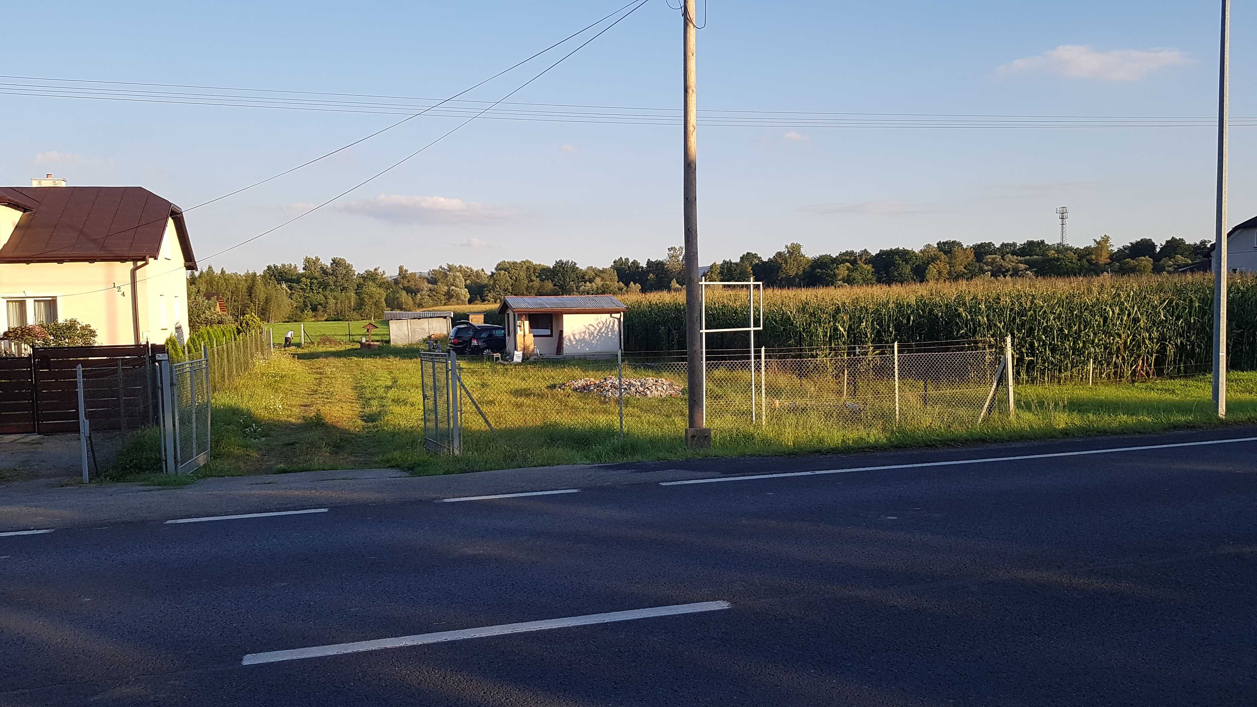 Sprzedam działkę budowlaną w Gorlicach przy drodze krajowej 28.