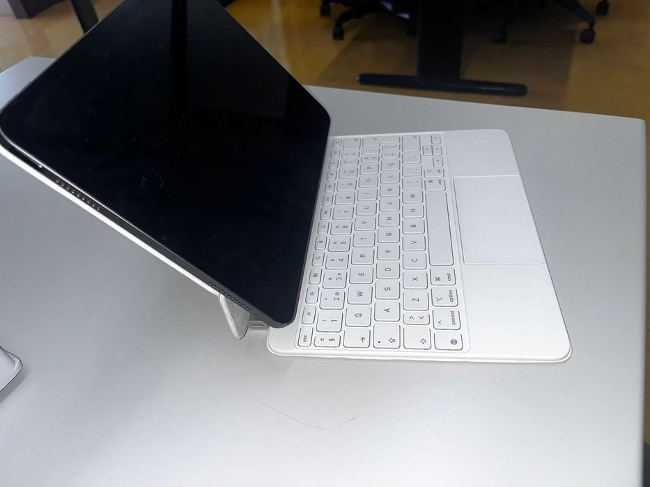 iPad Air 5Gen 64gb Wifi + Magic Keyboard 2025
para iPad Air