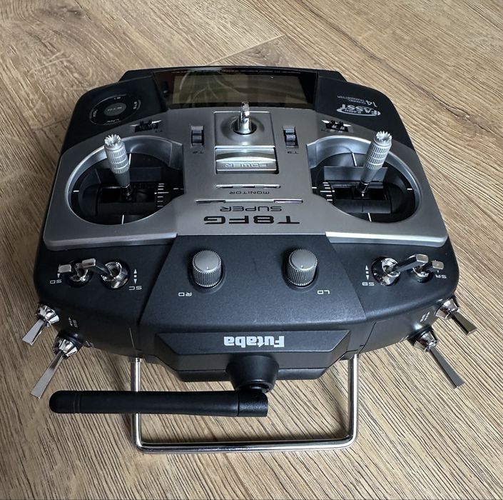 Aparatura FUTABA T8FG Super + odbiornik R6208SB + dodatki