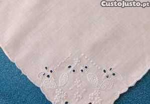 3 lenços bordados à mão muito antigos *