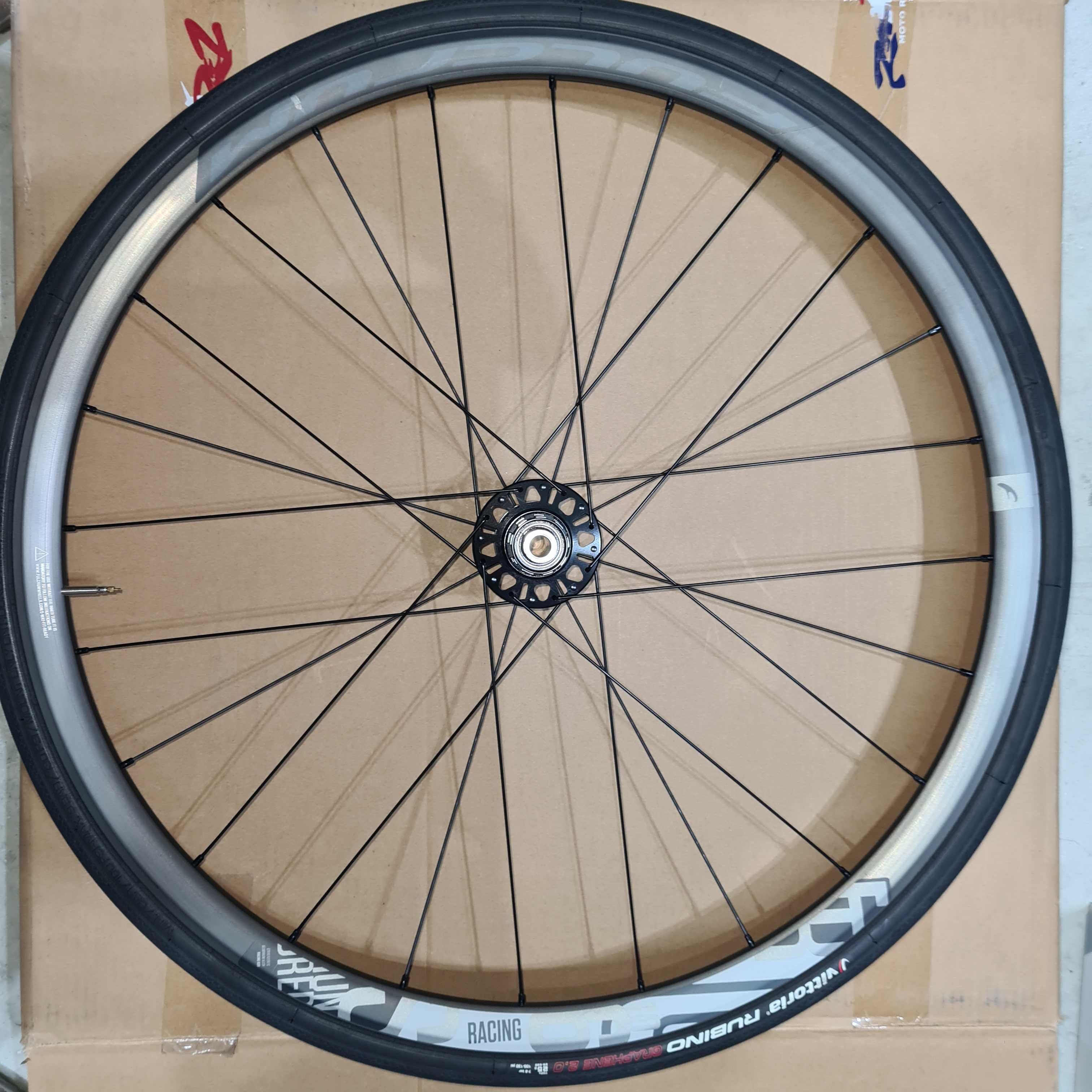 Rodas Fulcrum Racing 600 DB + Vittoria Rubino G 2.0 700x25c + Cepo