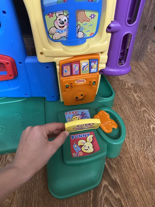 Продам музикальний будинок Fisher Price