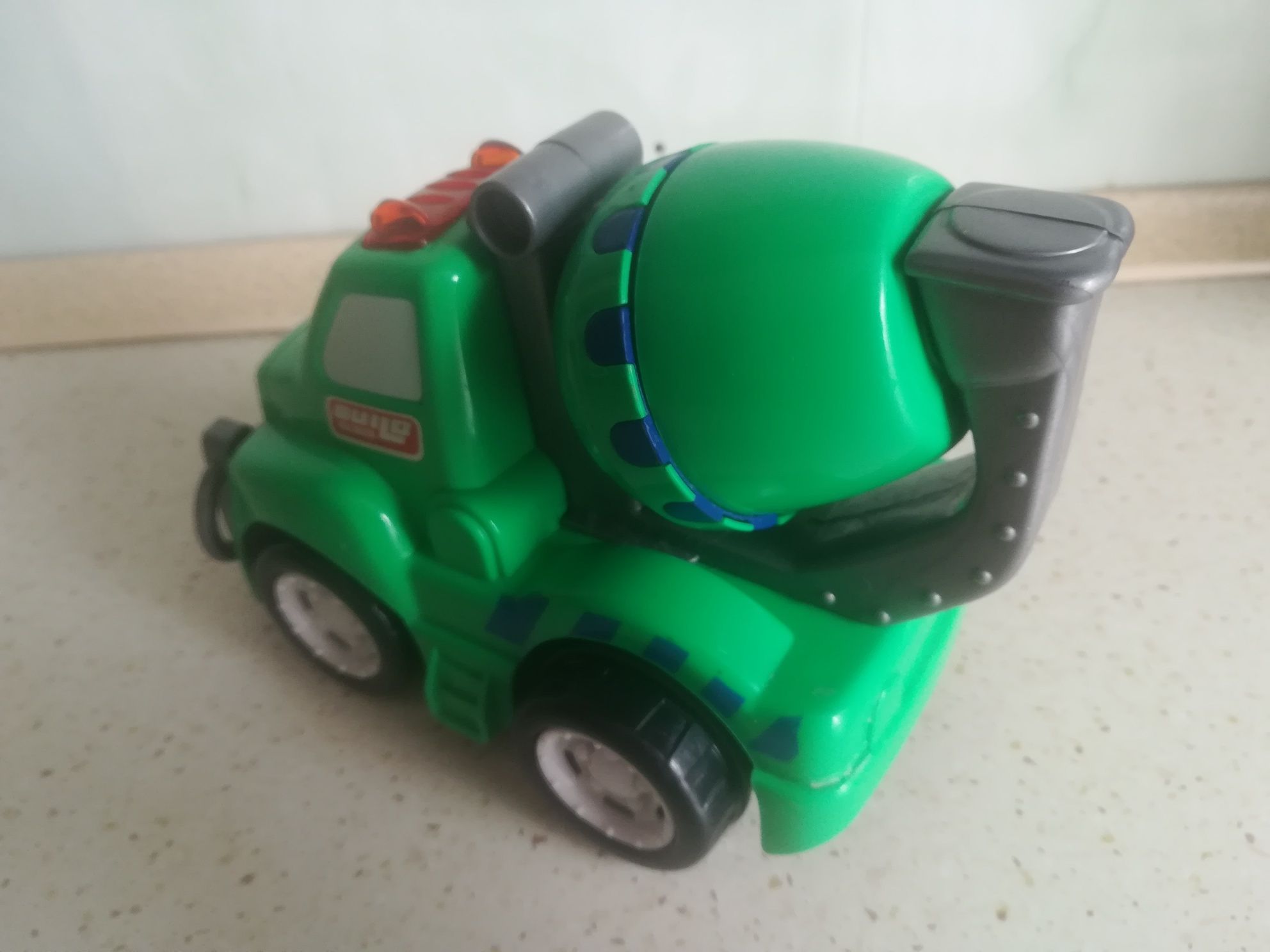 Samochód betoniarka zabawka dla chłopca