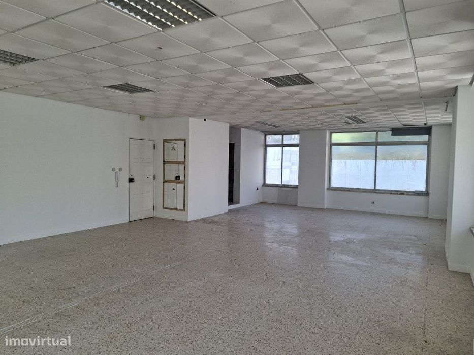 Espaço amplo destinado a Escritório