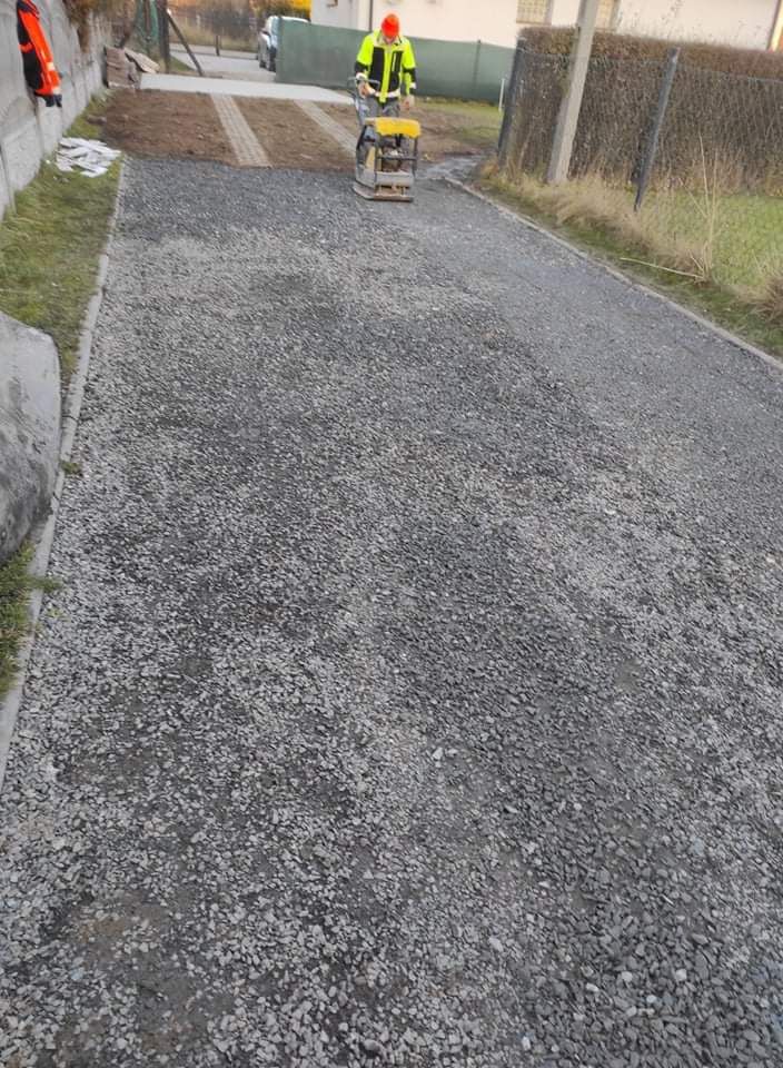 Budowa dróg parkingów placów utwardzenie kruszywa