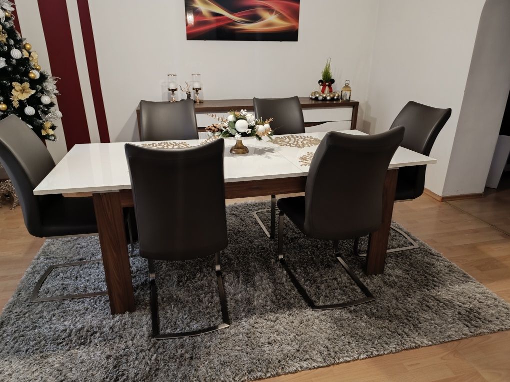 Sprzedam komplet 6 krzeseł