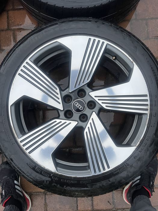 Оригінальні ковані диски Audi e-tron r21