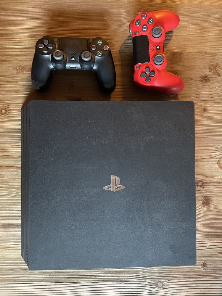 Konsola PlayStation 4 Pro + 2 pady + 5 gier