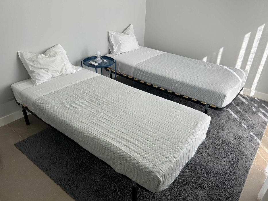 Quarto completo c/ 2 camas 90x200 com colchão