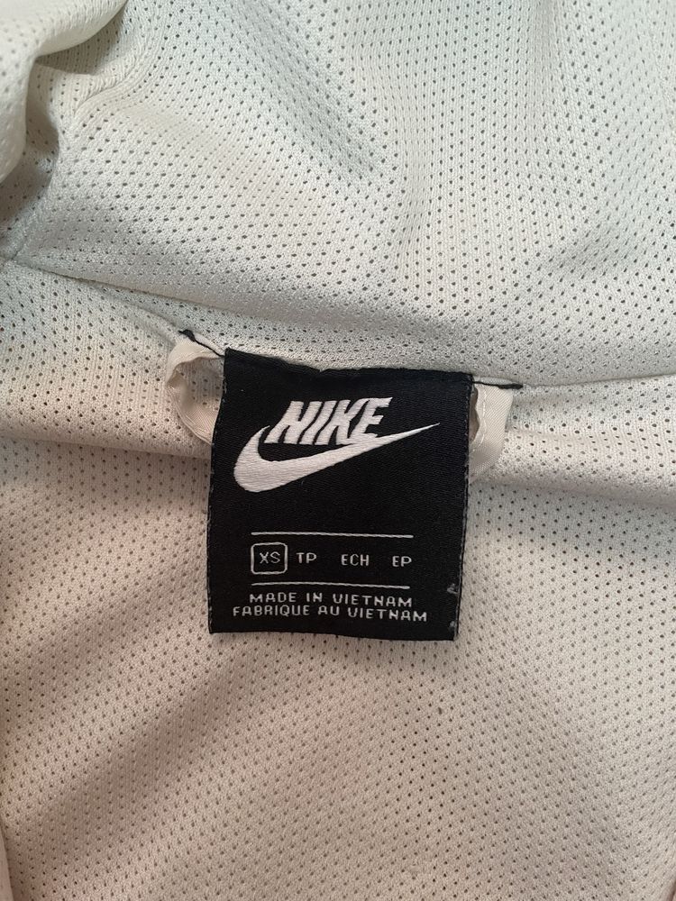 Вітровка Nike Xs