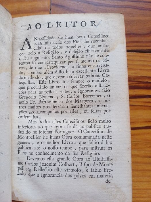 Livro de catecismo muito antigo, do Séc. XVIII