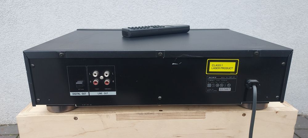 Odtwarzacz CD Sony CDP-970 z pilotem.