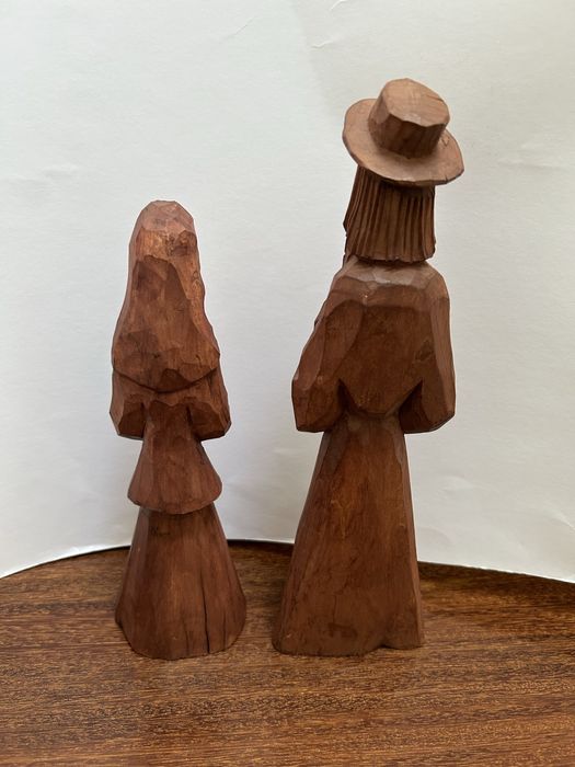 2 drewniane rzeźby ludowe z okresu PRL