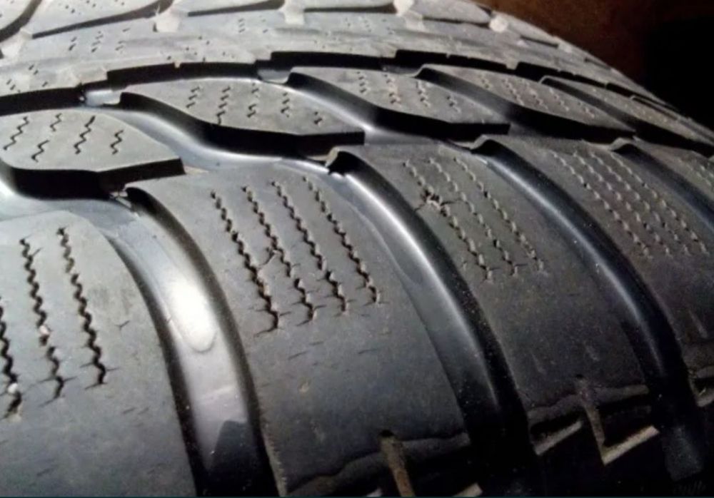 Нарізка протектора шин. Шиномонтаж