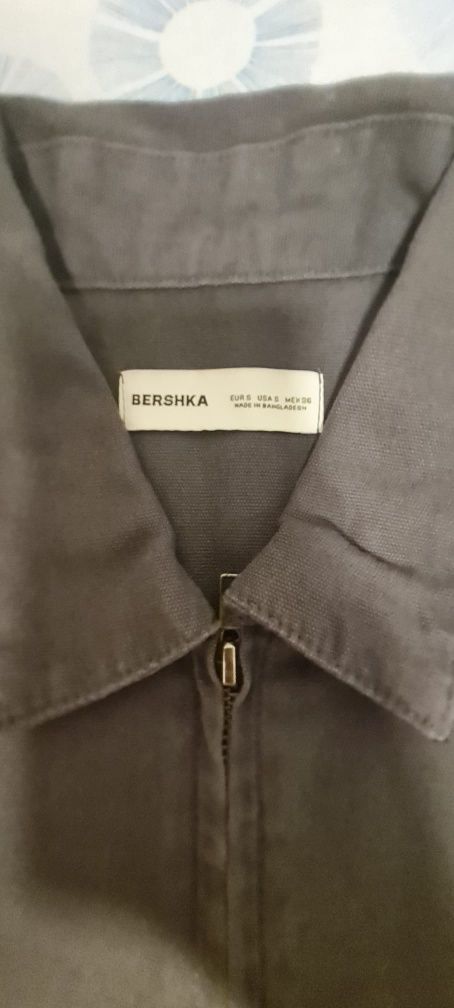 Camisa com fecho da Bershka T. S