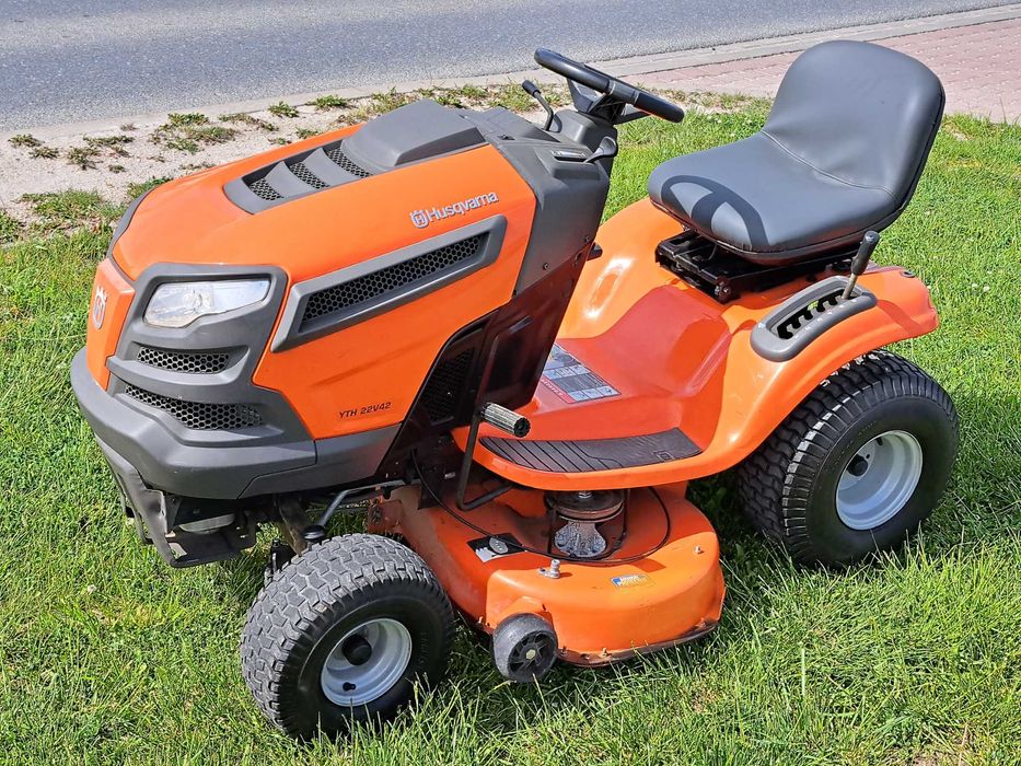 Kosiarka samojezdna traktorek Husqvarna YTH22V42 V2 2016' transport