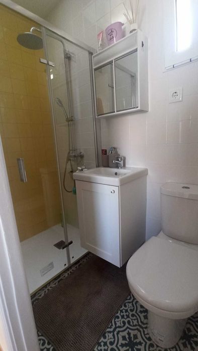 Alugo quarto + terraço no centro do Porto (TRINDADE)