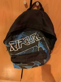 Mochila Rip Curl azul e preta