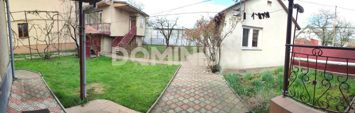 Продається будинок в центрі м. Хуст