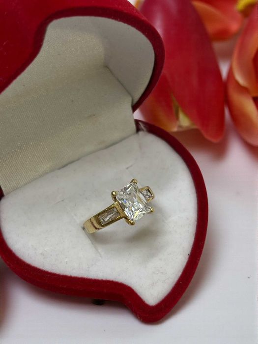 Śliczny pierścionek z dużym prostokątnym oczkiem 3,15 (G) / 585 / R. 9