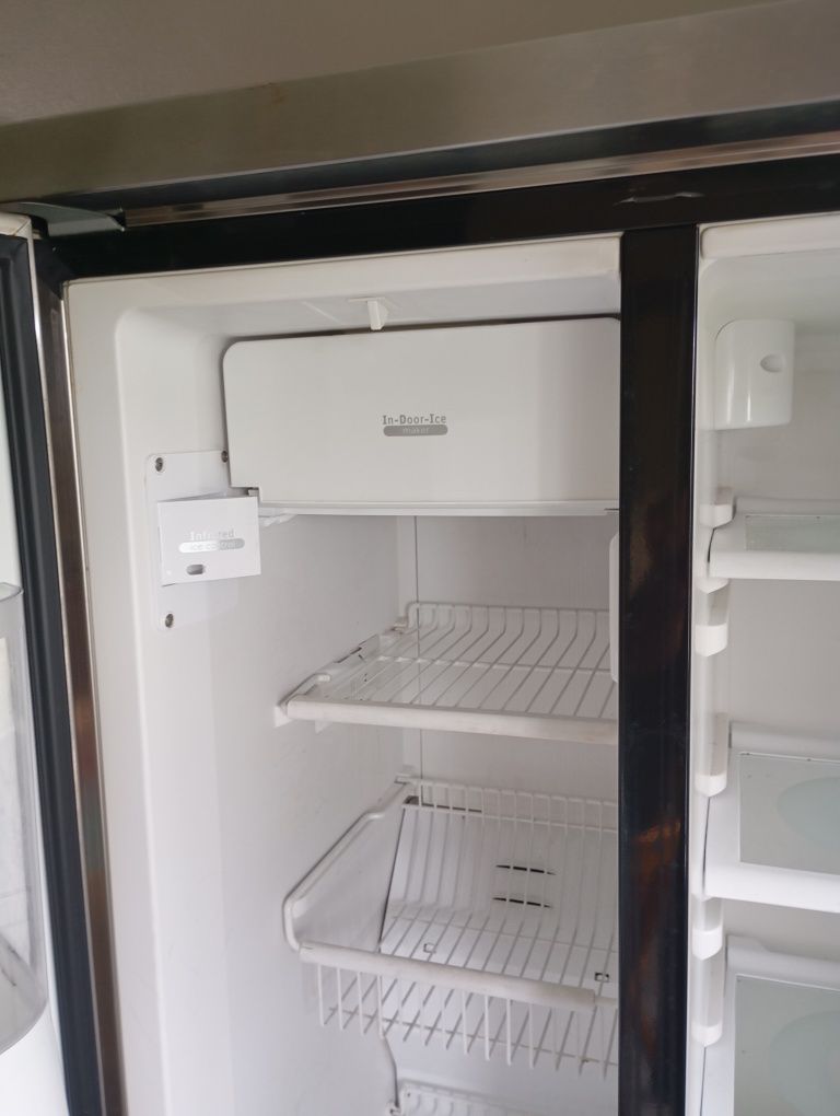 Frigorífico combinado Whirlpool com avaria