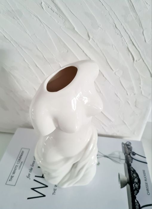 Wazon H&M biały kobieta wenus piękny porcelana