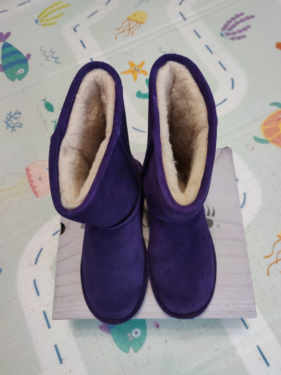 Женские сапоги Bearpaw 39.5eu 8.5us