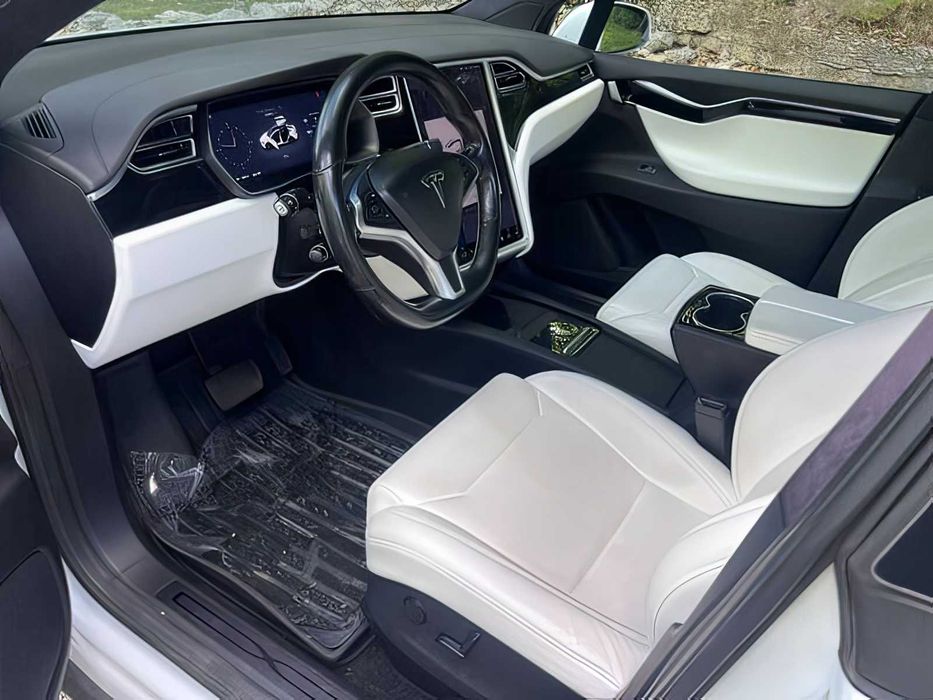 Tesla Model X      2018