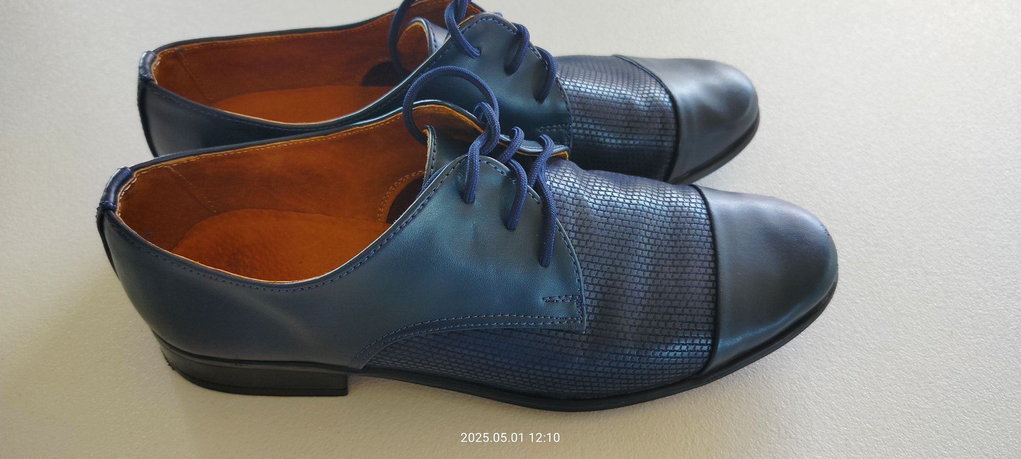 Buty eleganckie chłopięce r. 35