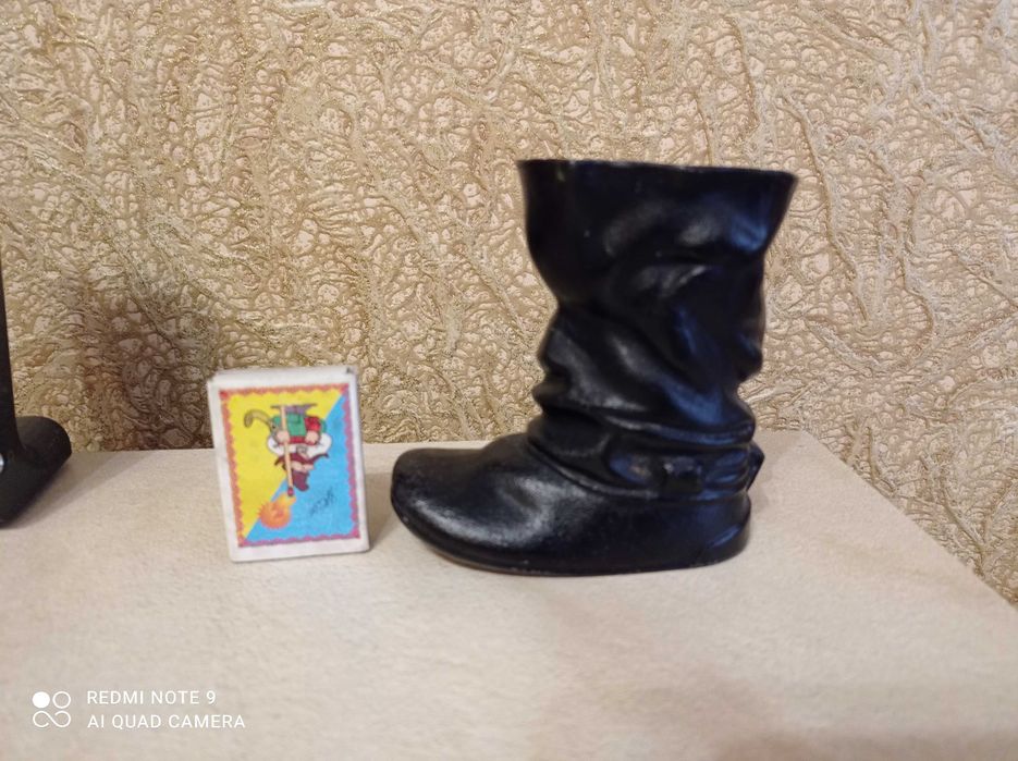 Карандашница сапог чугун.