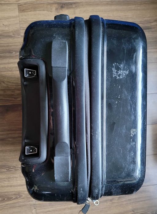 Bugatti twarda walizka podróżna 51x35x23cm czarna na 4 kółkach 41-50l