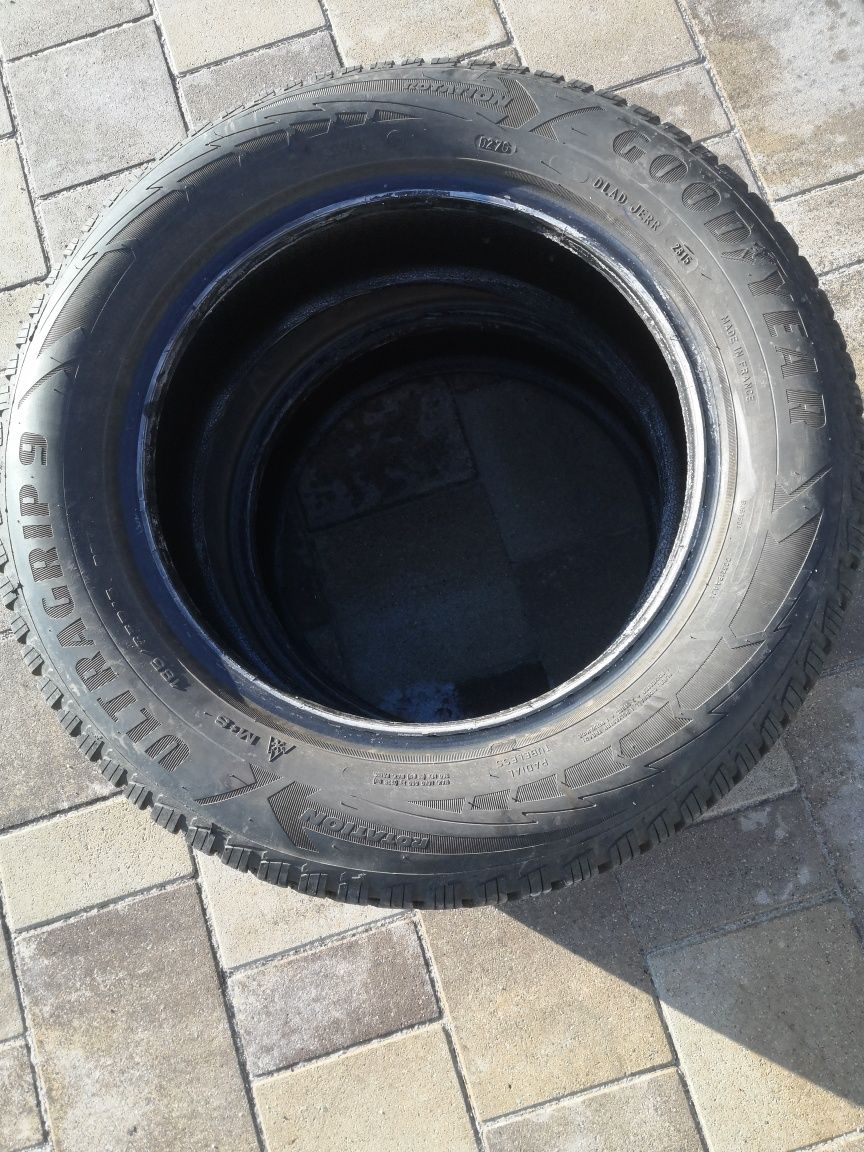 Opony zimowe Goodyear 15 "