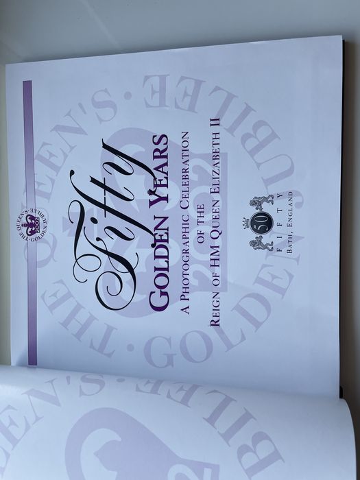 Книга-альбом «Золотий ювілей правління королеви Єлизавети ІІ»