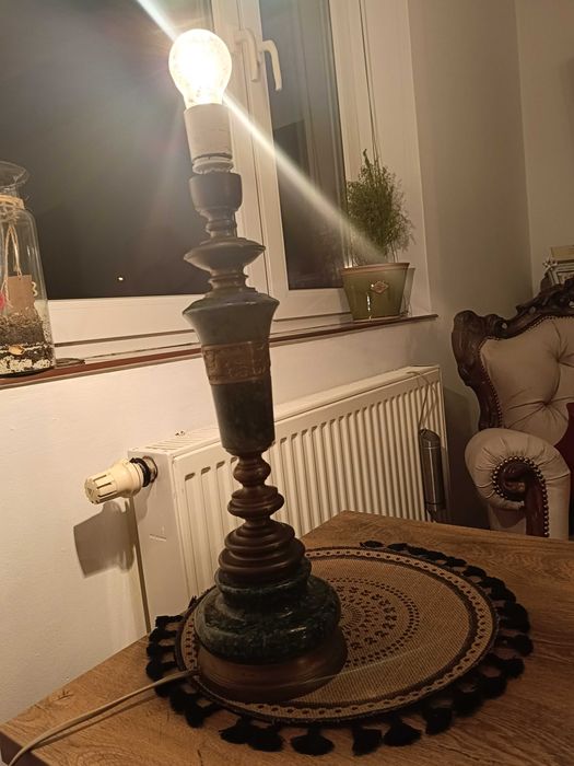 Stara lampa z marmuru i mosiądzu