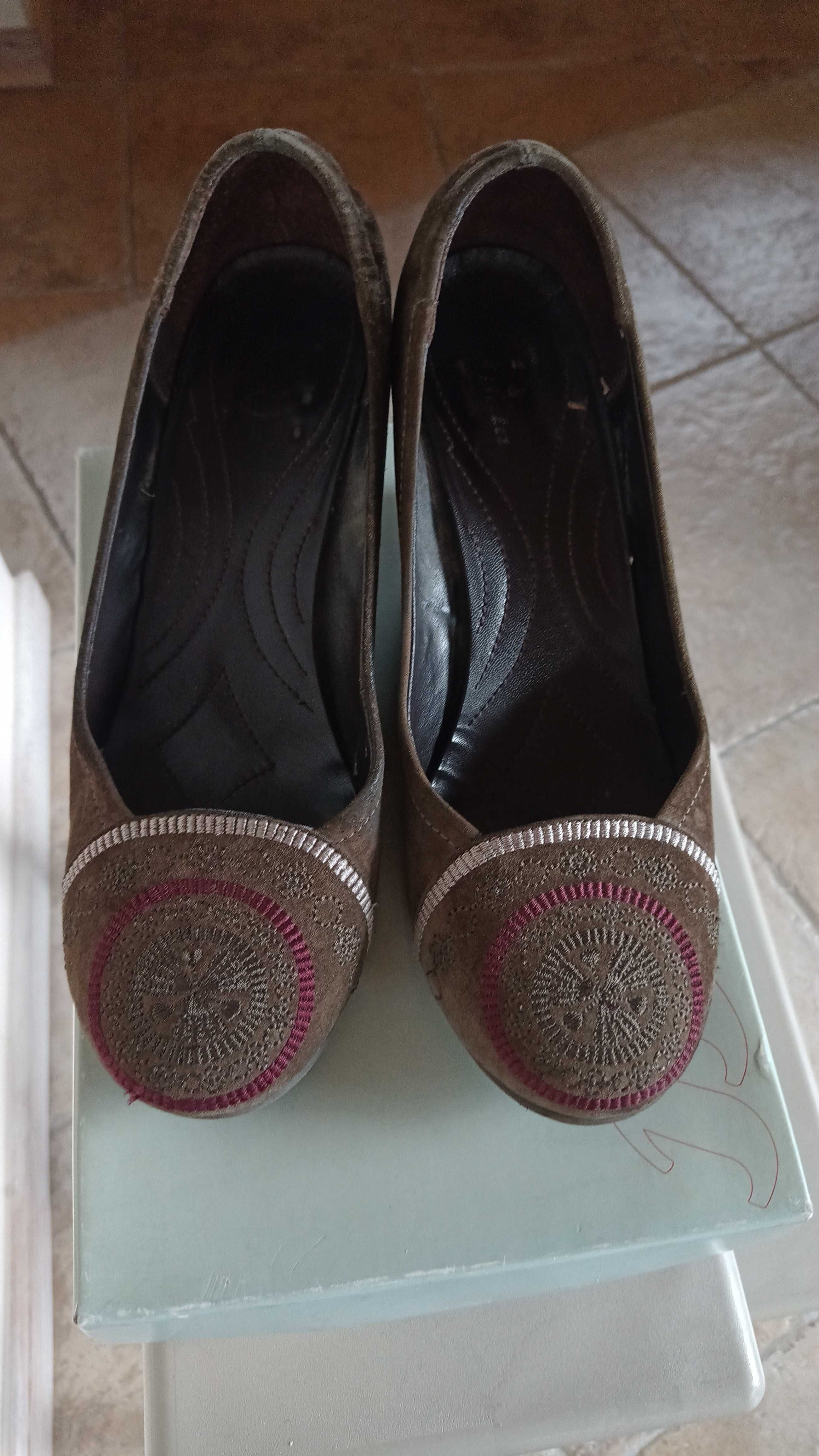 Buty na koturnie BATA rozm. 38