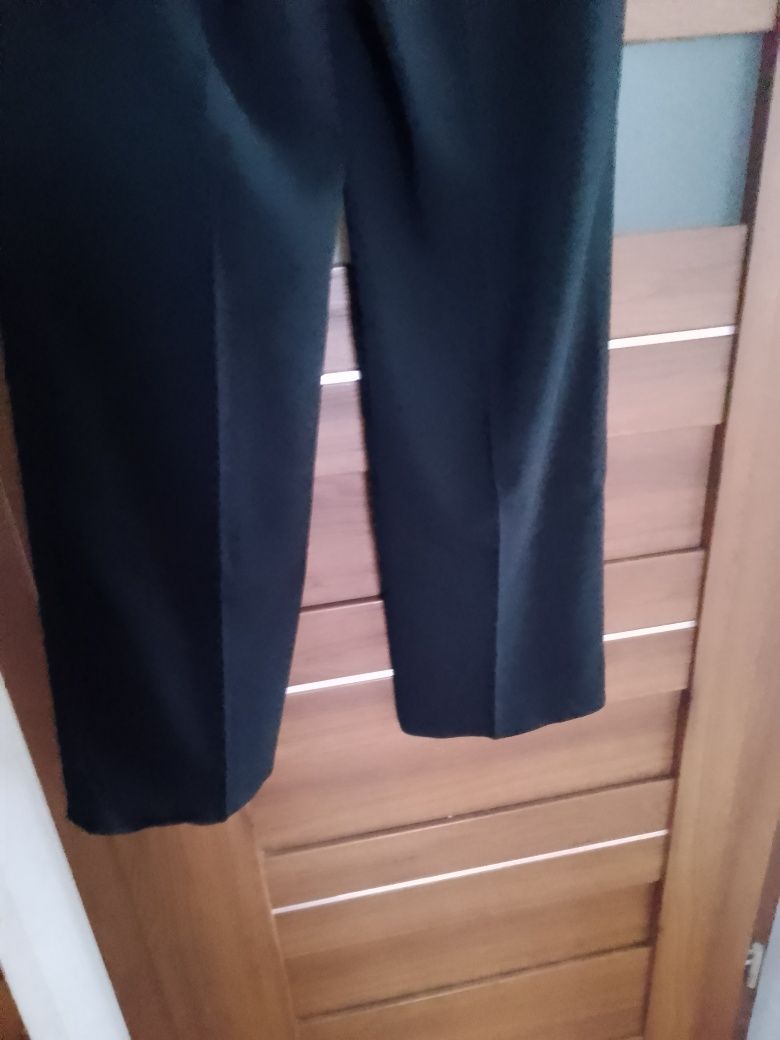 Czarne ,szerokie i super zgrabne spodenki -r ,42