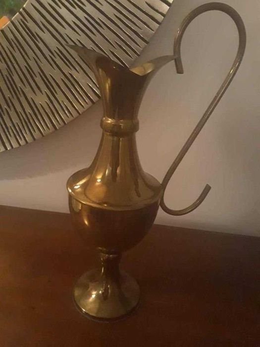 Jarra em latão 45 cm  de altura, nova