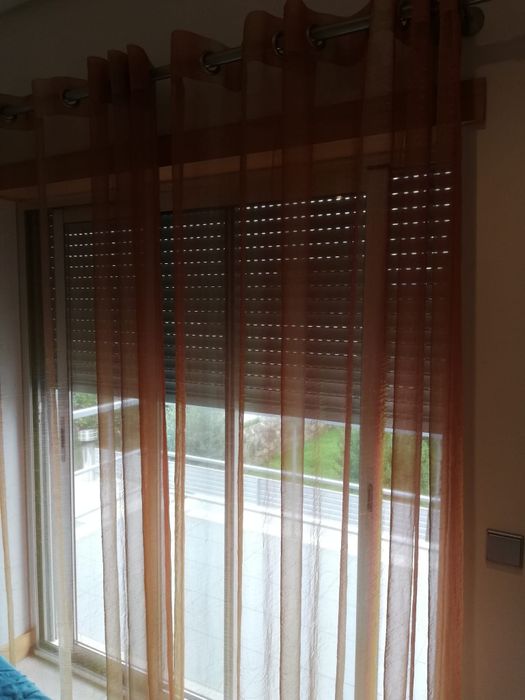 Candeeiros de quarto e cortina