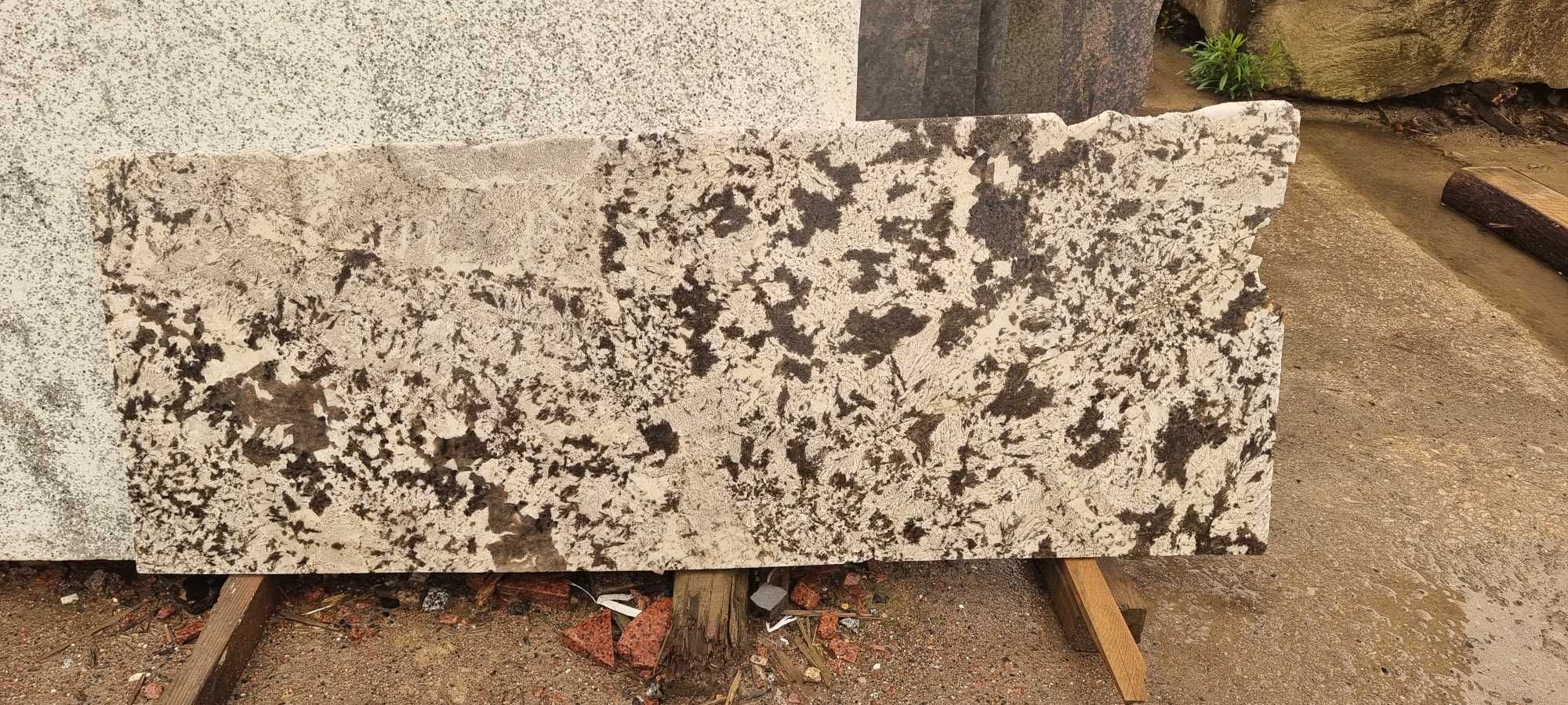Граніт Aspen White в блоках.