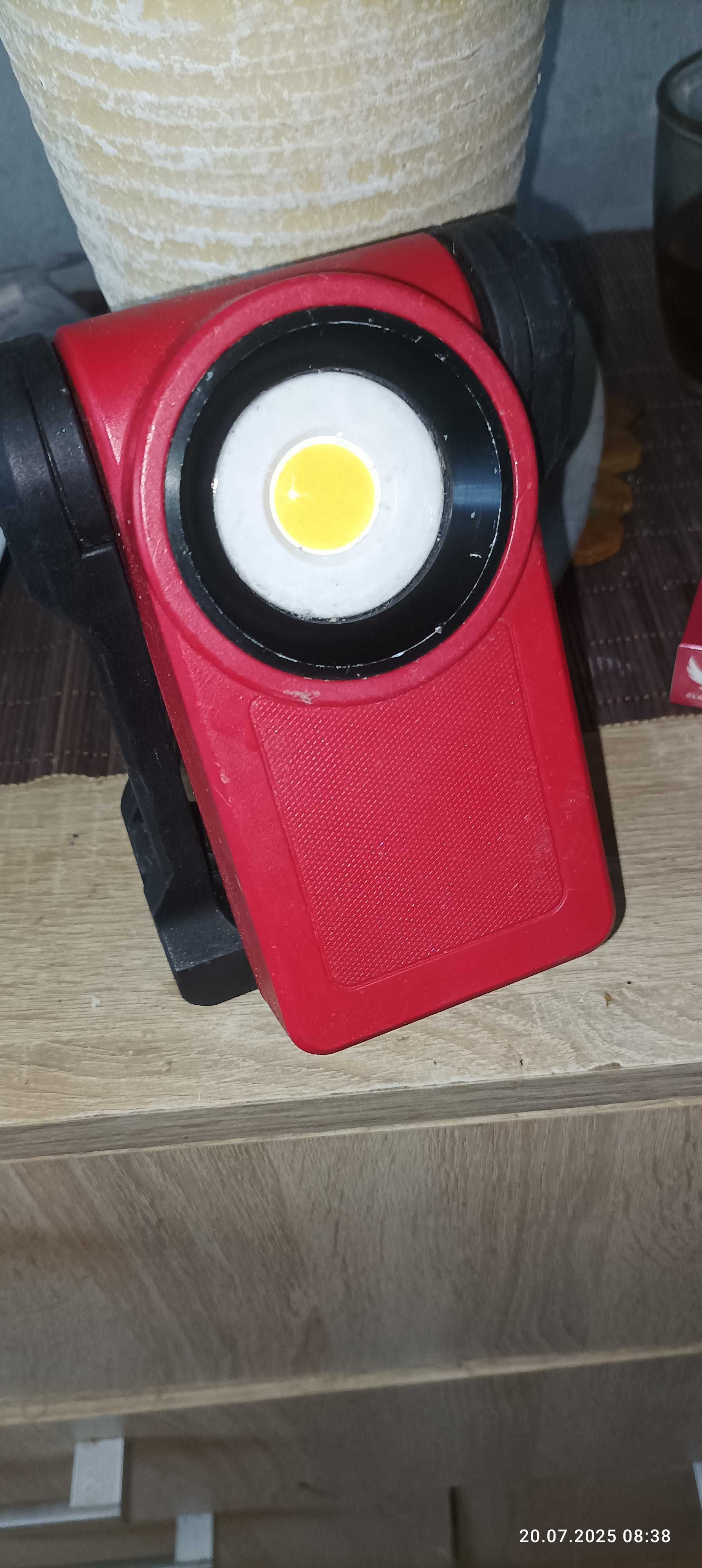 Akumulatorowy mini reflektor budowlany LED 10 W