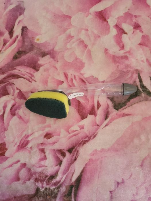 Gąbka do mycia naczyń z podajnikiem płynu